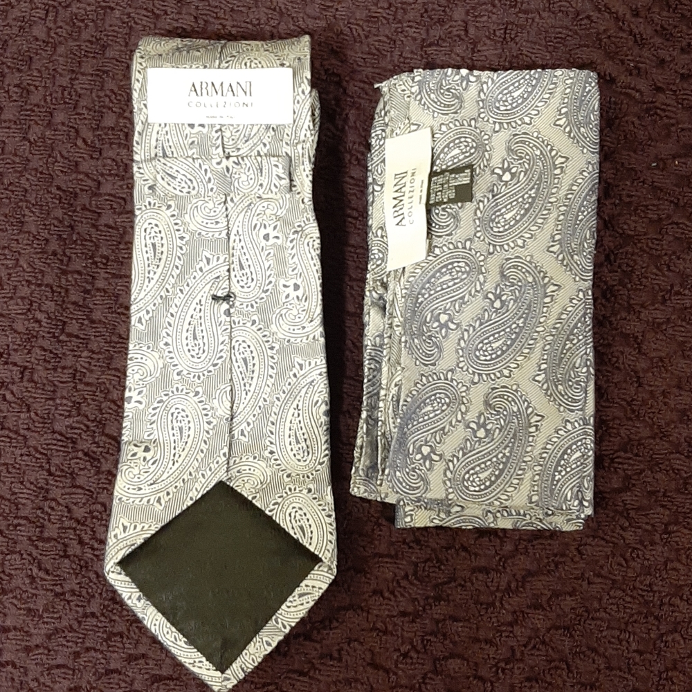 Tie with pocket square